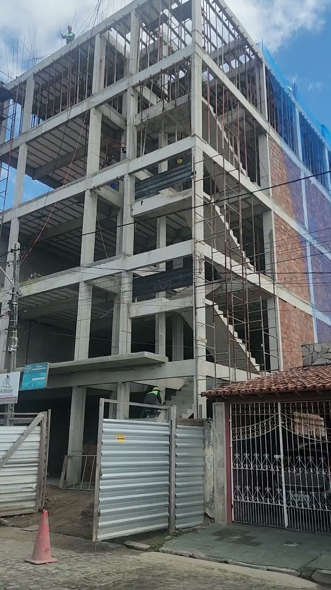 Imagem do vídeo institucional da Axial Engenharia